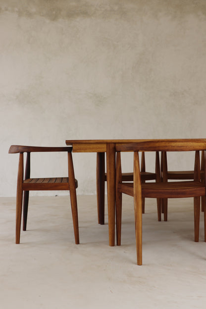 Pembe Dining Set