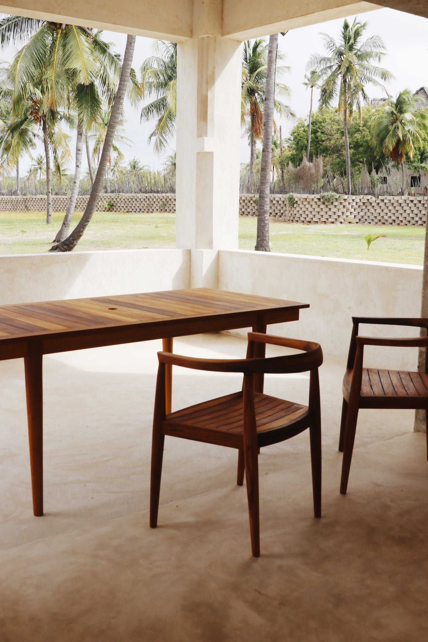 Pembe Dining Set
