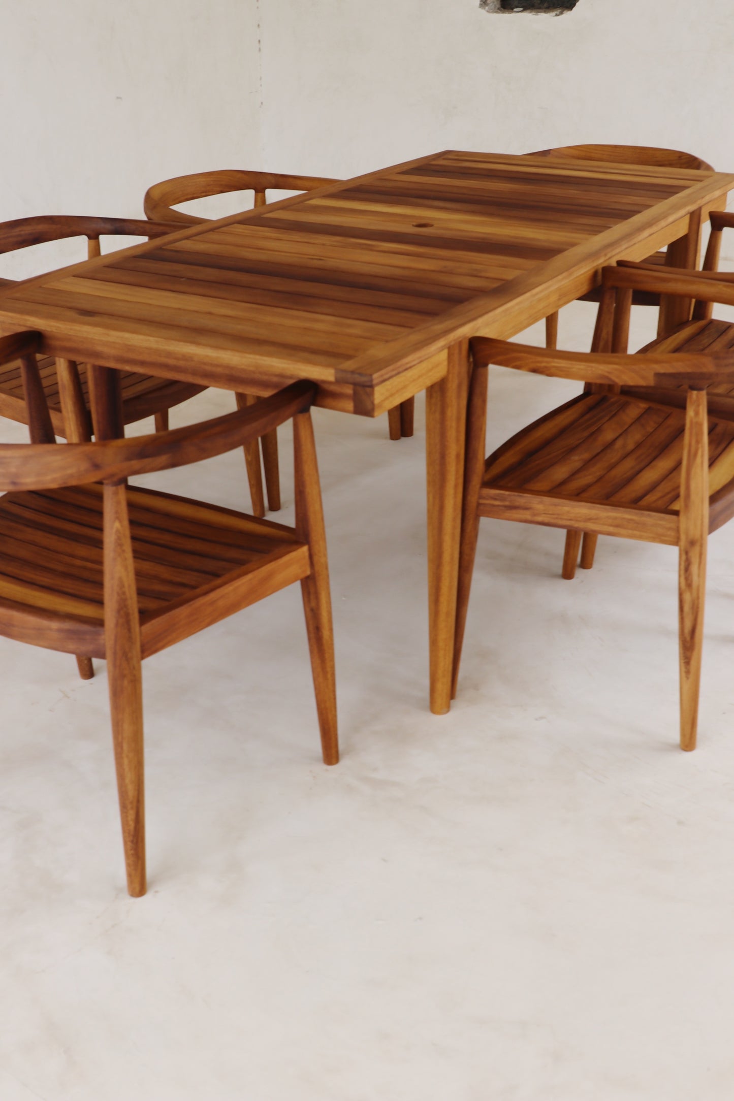 Pembe Dining Set