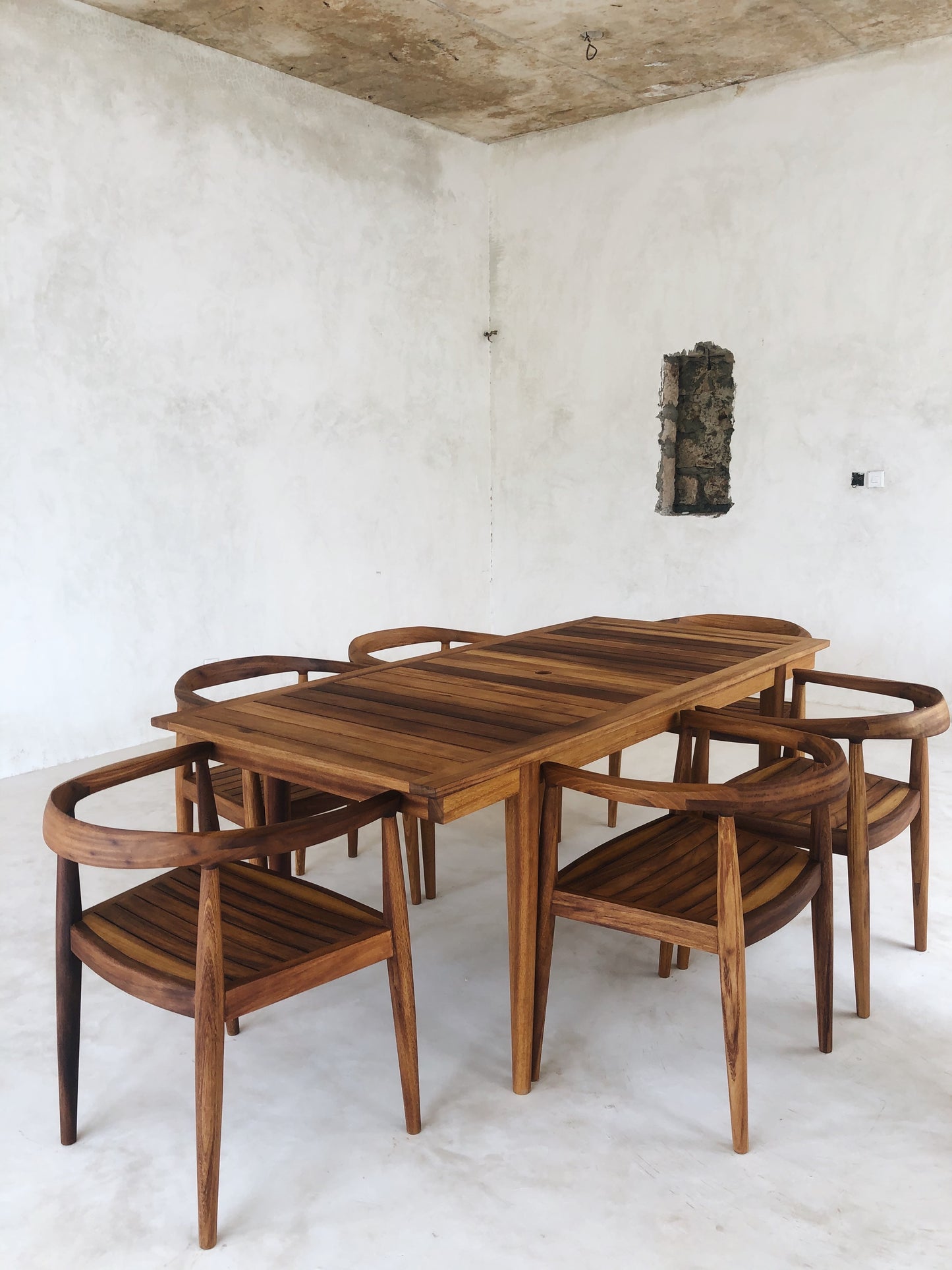 Pembe Dining Set