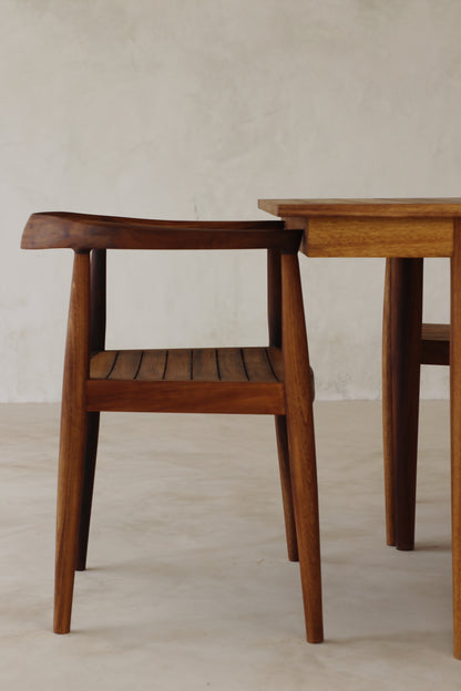 Pembe Dining Set