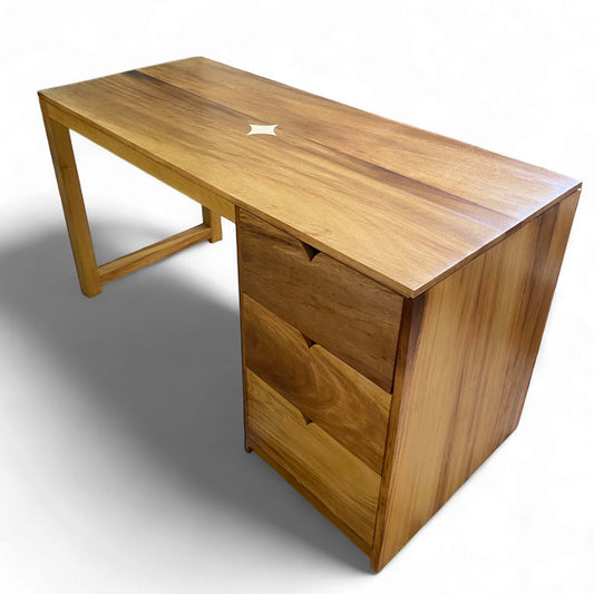 Nyota Desk